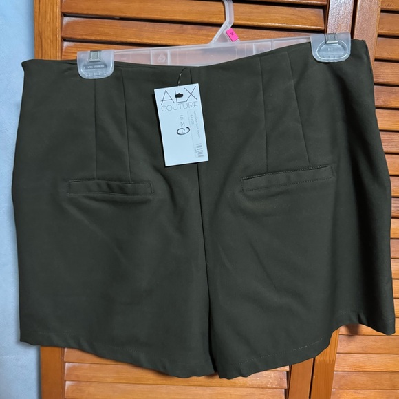 Dark green shorts - Picture 2 of 3